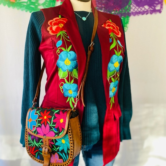 Long embroidered vest - Picture 4 of 9